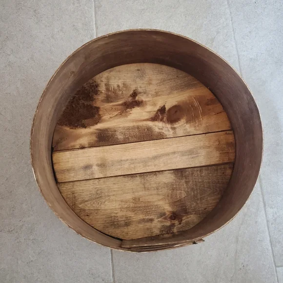 Seymour Wisconsin Painted Vintage Wooden round box